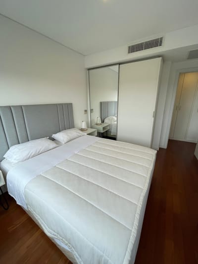 AVDA. SANTA TERESA - EN ALQUILER DEPTO AMOBLADO DE UN DORMITORIO CON COCHERA. 