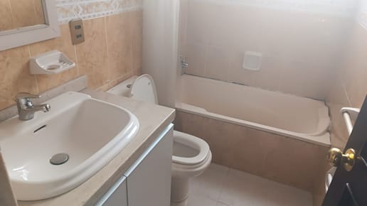 Departamento en alquiler de 4 dormitorios en plena  21 de Calacoto