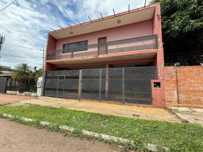 Propiedad con gran potencial en terreno amplio con piscina y quincho