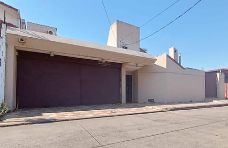 En Venta! Amplia y lujosa Casa en Esquina y con Piscina