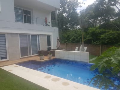 CASA DE LUJO EN EL URUBO