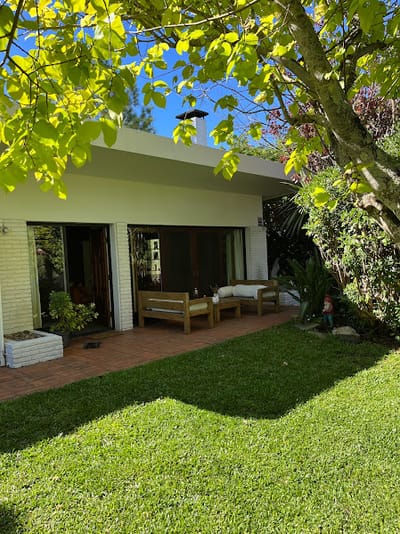 Amplia Casa En Playa Mansa, A 100 Metros Del Mar !