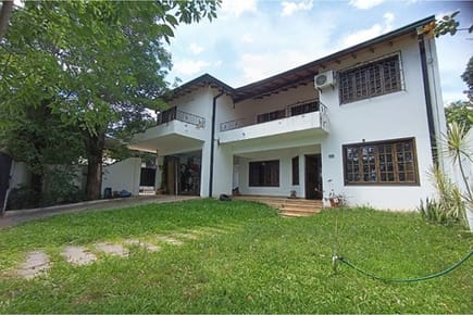 VENDO CASA EN ESQUINA FERNANDO DE LA MORA Z/ SUR!!