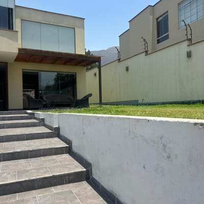 ¡vive Rodeado De Sol Y Verde! Casa Con Gran Potencial En La Planicie 3ra Etapa