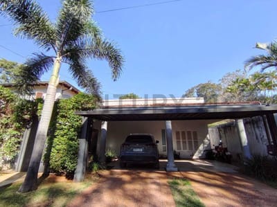Vendo Amplia Casa En Lambaré.