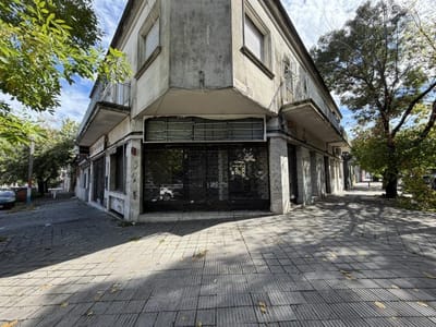 JUAN RAMON GOMEZ Y ESTERO BELLACO - LOCAL EN ESQUINA 123m2 EN 2 NIV