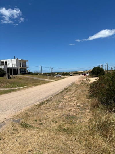 TERRENO EN OCEAN PARKA 100 M DEL MAR
