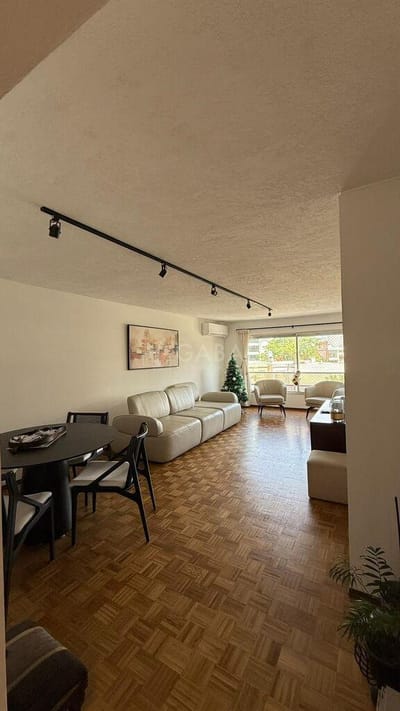Venta apartamento 110 m² en Pocitos, 3 dormitorios, garage incluido