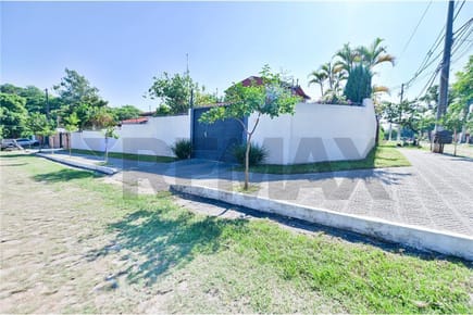EN VENTA  CASA DE 3 DORMITORIOS EN LAMBARÉ