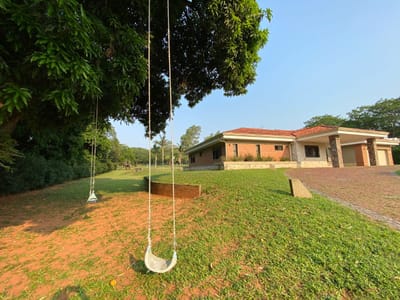 VENDO RESIDENCIA VIP ZONA YACH & GOLF CLUB PARAGUAYO