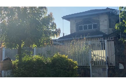 VENDO AMPLIA CASA EN BARRIO HIPODROMO