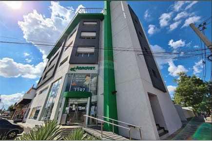 ALQUILO OFICINA CORP. SOBRE AVENIDA EN ASUNCION