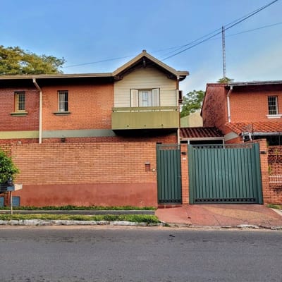 VENDO CASA DÚPLEX  B° RECOLETA