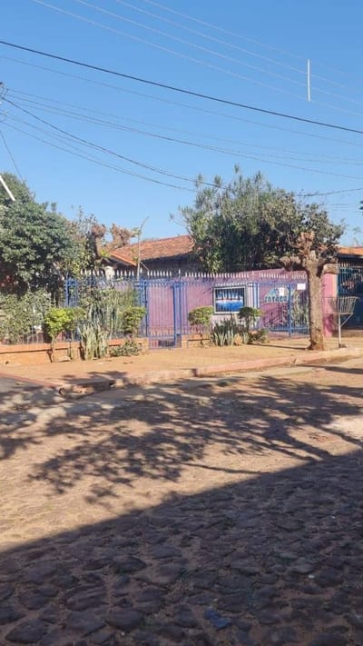 VENDO CASA A REFACCIONAR EN LUQUE LAURELTY