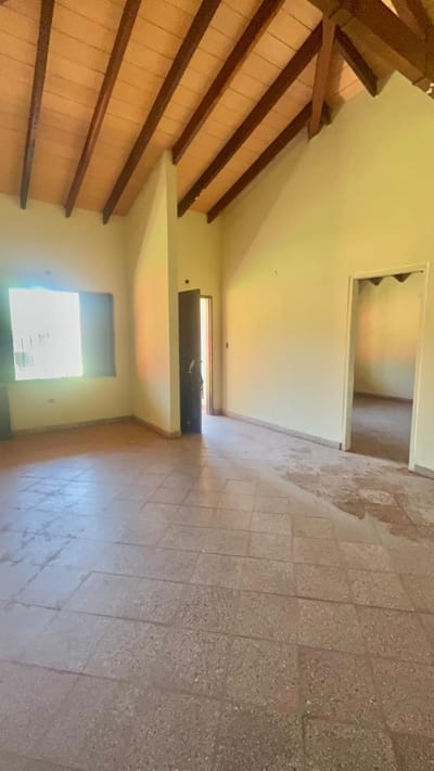 Casa con potencial en Barrio San Carlos, Ñemby