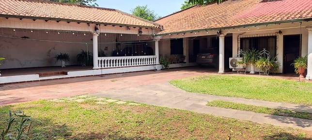 Vendo amplia casa en luque