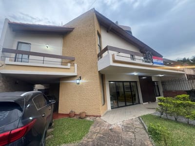 VENDO CASA A REFACCIONAR SOBRE AVDA. SANTISIMO SACRAMENTO