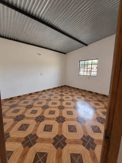 Vendo Casa En Ypané | Esquina | Apta Che Róga Porã | Gs. 235 Millones