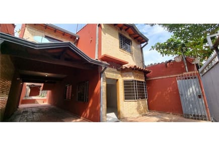 HERMOSA CASA EN BARRIO LAS MERCEDES