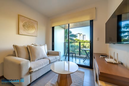 A pasos del Shopping del Sol con Patio Privado.