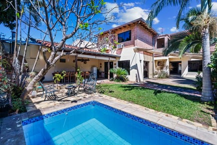 EN VENTA CASA EN BARRIO MBOCAYATY