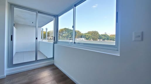 Apartamento alquiler 3 dormitorios, incluye garaje. Tres Cruces. 227