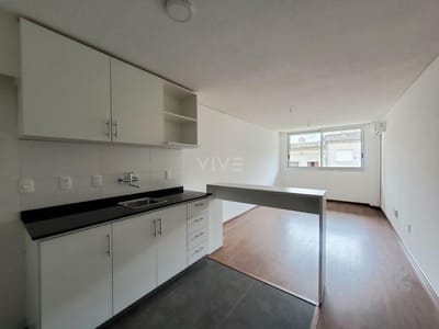 Apartamento, 2 dormitorios con patio y garaje, Ciudad Vieja. 312.