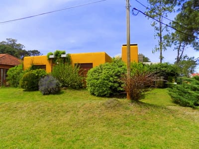 CASA LOS ANGELES MALDONADO COMO VOS CA100582  2 DORMITORIOS 1 BAÑOS