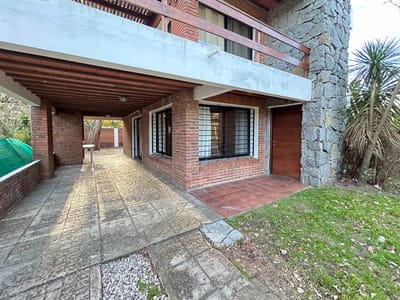 CASA LOS ANGELES MALDONADO JULIAN 001 IZQUIERDA CA100627  2 DORMITORIOS 1 BAÑOS