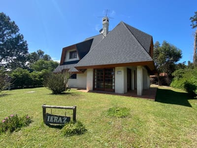 CASA LOS ANGELES MALDONADO IERAZ CA100633  4 DORMITORIOS 2 BAÑOS