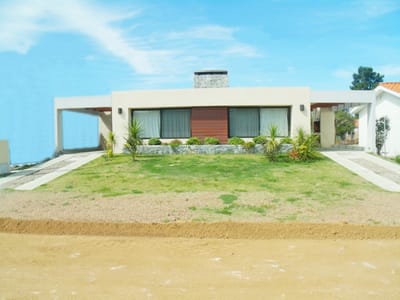 CASA LOS ANGELES MALDONADO PH MONDELLO IZQUIERDO CA100741  2 DORMITORIOS 1 BAÑOS