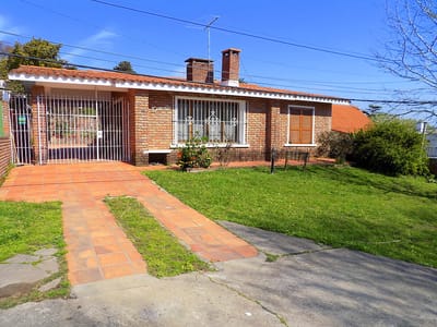 CASA CENTRO MALDONADO BONANZA CA101418  3 DORMITORIOS 2 BAÑOS