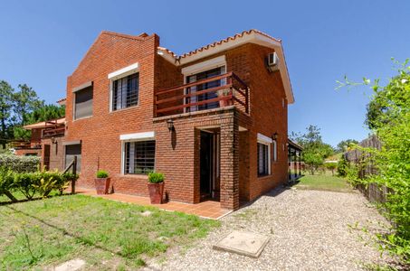 CASA LOS ANGELES MALDONADO P.H DERECHO CA102119  2 DORMITORIOS 2 BAÑOS