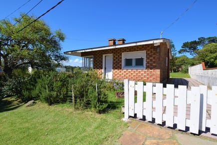 CASA PUNTA COLORADA MALDONADO ESTRELLAS CA200165  2 DORMITORIOS 1 BAÑOS