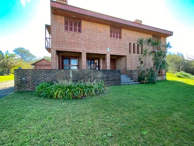 CASA PUNTA COLORADA MALDONADO PETER CA200348  4 DORMITORIOS 4 BAÑOS