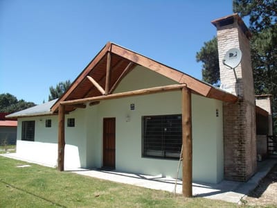CASA PUNTA COLORADA MALDONADO ZUBILLA CA200392  2 DORMITORIOS 2 BAÑOS