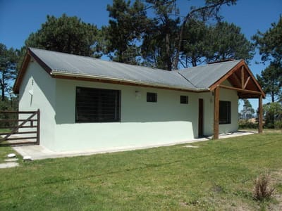 CASA PUNTA COLORADA MALDONADO ZUBILLA CA200392  2 DORMITORIOS 2 BAÑOS