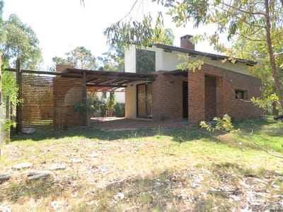 CASA PUNTA COLORADA MALDONADO FLOM CA200432  2 DORMITORIOS 1 BAÑOS
