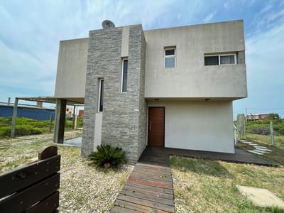 CASA PUNTA NEGRA MALDONADO VENEZUELA CA200492  3 DORMITORIOS 2 BAÑOS