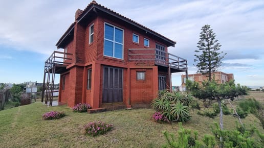 CASA PUNTA NEGRA MALDONADO LA ICONICA CA200998  2 DORMITORIOS 2 BAÑOS