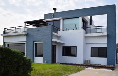 CASA PUNTA COLORADA MALDONADO MEJOR PERJUDICA CA201033  4 DORMITORIOS 4 BAÑOS