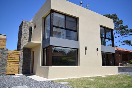 CASA SAN FRANCISCO MALDONADO GAVIOTAS CA201248  2 DORMITORIOS 2 BAÑOS