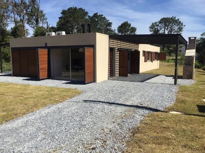 CASA PUNTA COLORADA MALDONADO ANGUS YOUNG CA201271  2 DORMITORIOS 1 BAÑOS