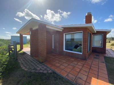 CASA PUNTA NEGRA MALDONADO CHE RÓGA CA500866  3 DORMITORIOS 2 BAÑOS