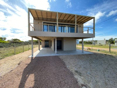 CASA PUNTA NEGRA MALDONADO SONORA CA501302  3 DORMITORIOS 2 BAÑOS