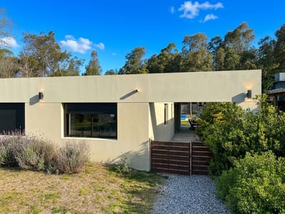CASA PUNTA COLORADA MALDONADO TAMARIZ CA501367  2 DORMITORIOS 1 BAÑOS