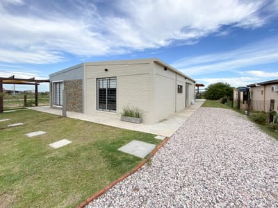 CASA PUNTA NEGRA MALDONADO MARFIL CA501931  2 DORMITORIOS 1 BAÑOS
