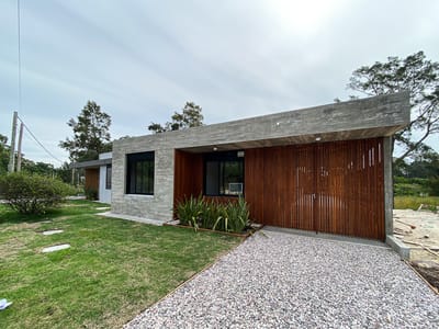 CASA PUNTA COLORADA MALDONADO MAJO CA502090  3 DORMITORIOS 3 BAÑOS