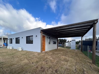 CASA PUEBLO OBRERO MALDONADO CALMA II CA502192  2 DORMITORIOS 2 BAÑOS
