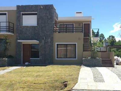CASA LOS ANGELES MALDONADO SILVESTRE ABAJO CA502606  2 DORMITORIOS 1 BAÑOS